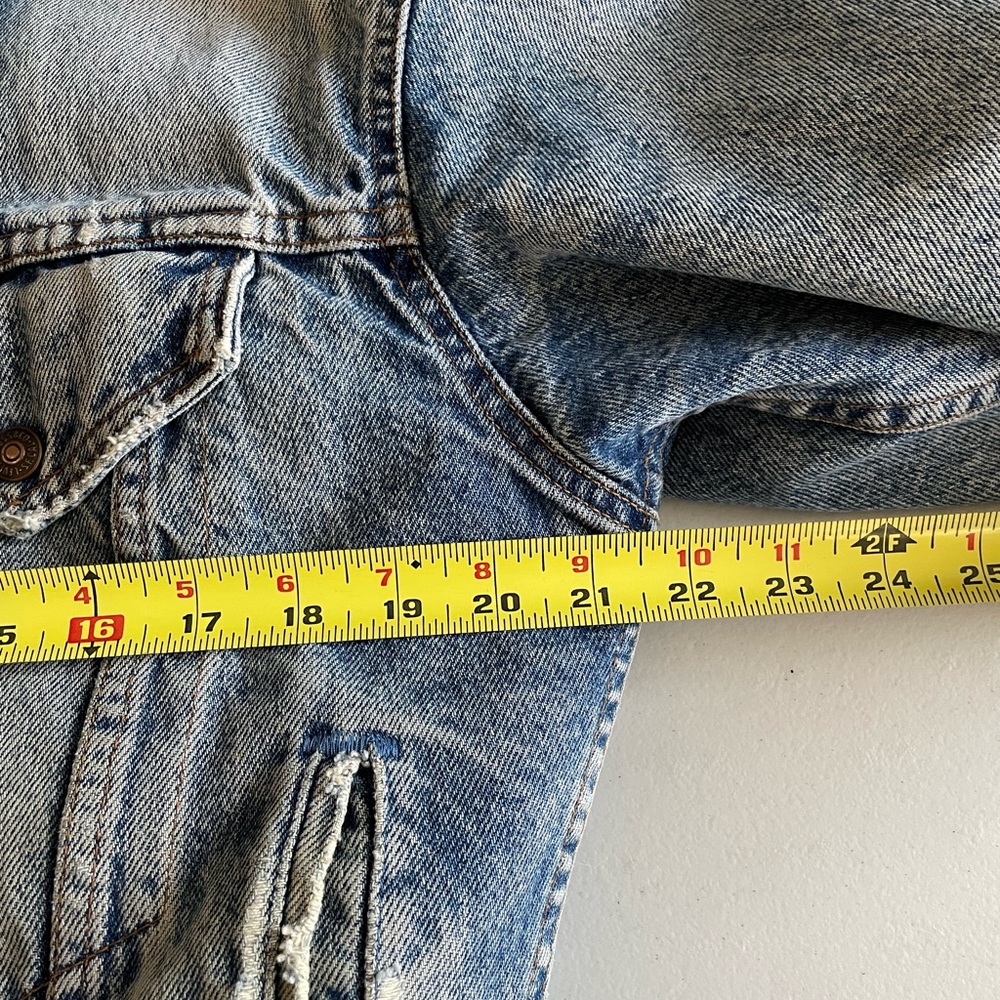 Vintage Levi's Blue Denim Sherpa-Lined Distressed Trucker Jean Jacket - Picture 12 of 15
